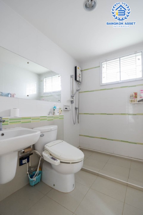 บ้านเดี่ยวมือสองนนทบุรี ม.พฤกษ์ลดา บางใหญ่2 เนื้อที่มากถึง 50 ตร.ว. ฟังก์ชัน 3 ห้องนอน 2 ห้องน้ำ 1 ที่จอดรถ บ้านสภาพใหม่พร้อมเข้าอยู่ ทำเลเดินทางสะดวก เชื่อมต่อถ.กาญจนาภิเษก เพียง 10 นาทีถึงรถไฟฟ้าสายสีม่วง "สถานีคลองบางไผ่" ใกล้ทางด่วน "กาญจนาภิเษก"